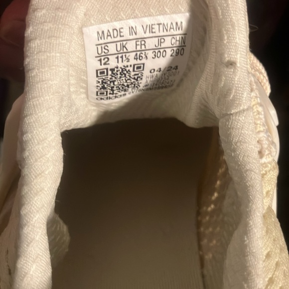 Like new ultraboost 4d. Selling for around $300 on most sites. - Picture 7 of 7